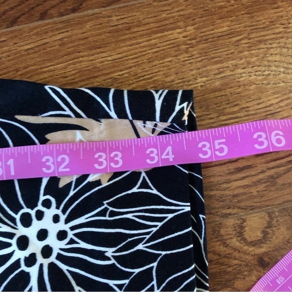 Vintage Alfred Dunner black floral cotton stretch cropped pants in size 14 - Picture 8 of 8